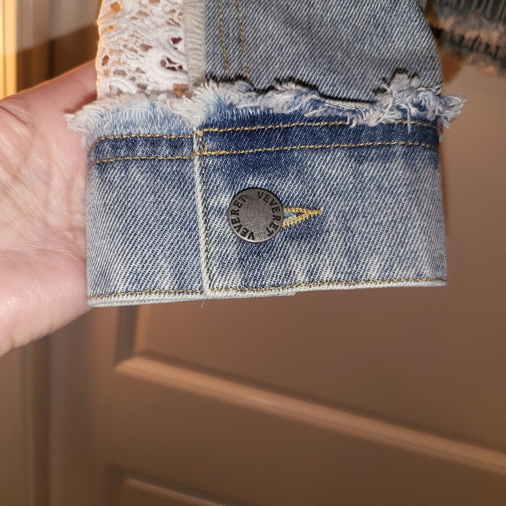 NEW Veveret Light Blue Jean Jacket with Eyelet Lace Size Small - Picture 10 of 17